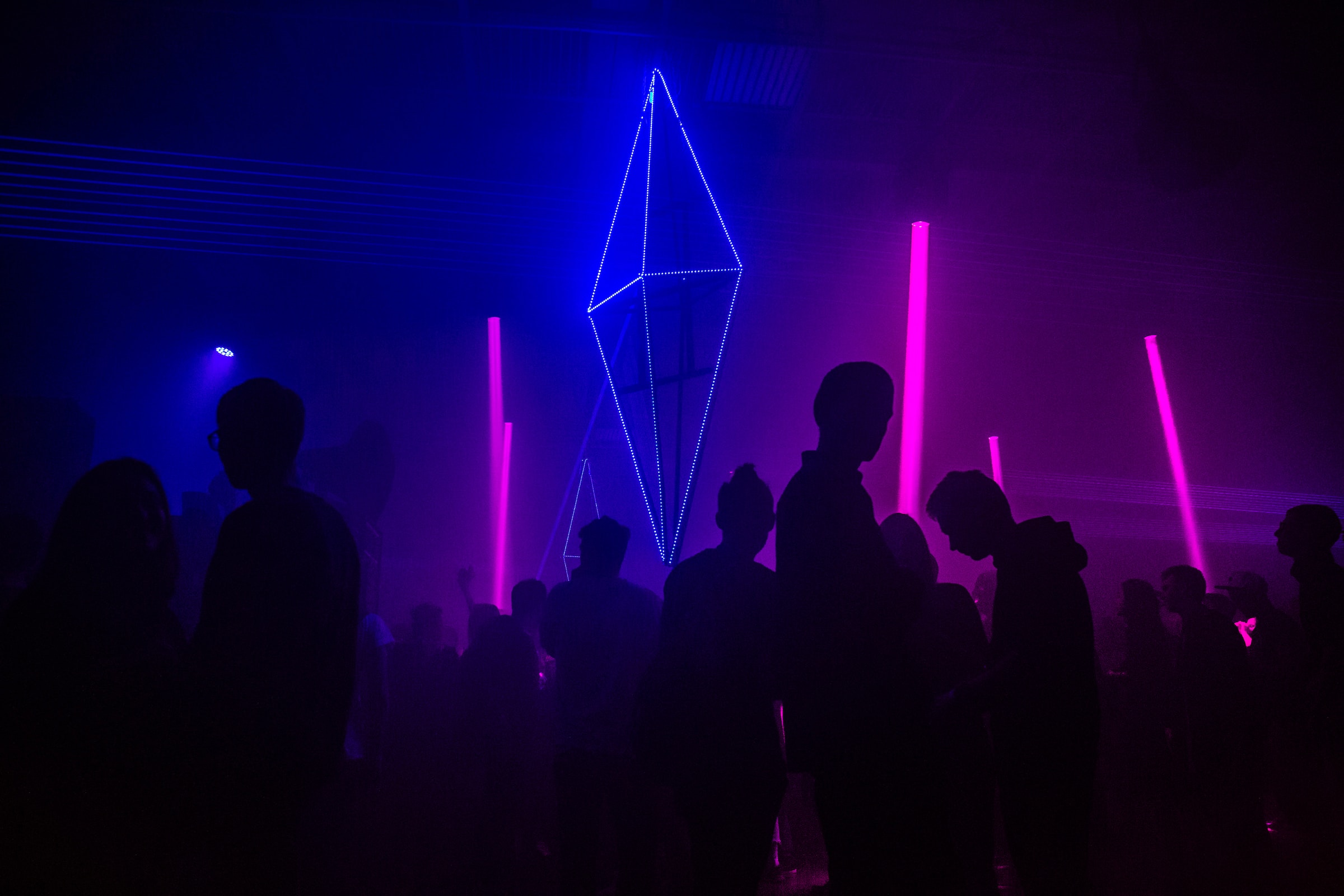 aleksandr-popov-vCbKwN2IXT4-unsplash